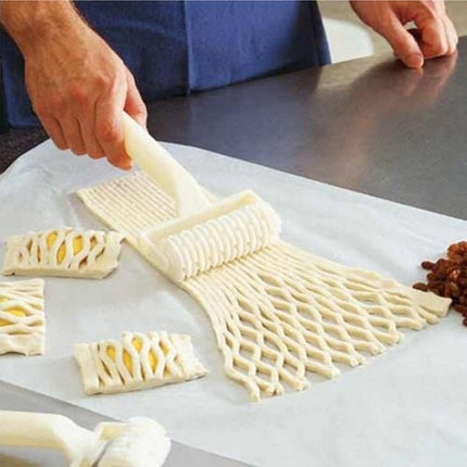 3 PCS Large Leather Cutter Plastic Netting Knife Roller Knife, Hob Cookie / Pizza Pie Crust Special Cake Mould - DealBuddy