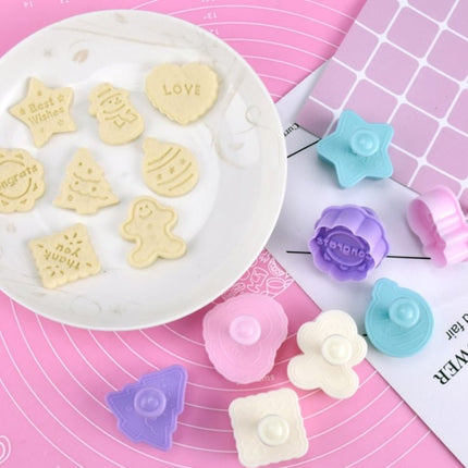 4 in 1 Three - Dimensional Fondant Biscuit Embossing Mold Push - Type Cake Mold Random Style Delivery - DealBuddy