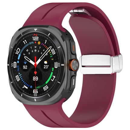For Samsung Galaxy Watch Ultra 47mm / Ultra 2025 Groove Magnetic Folding Silver Buckle Silicone Watch Band - DealBuddy