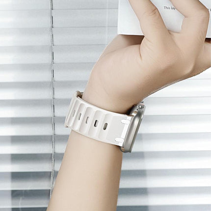 Customised Step-Style Solid Colour Silicone Watch Band, For Apple Watch 49mm / 46mm / 45mm / 44mm - DealBuddy