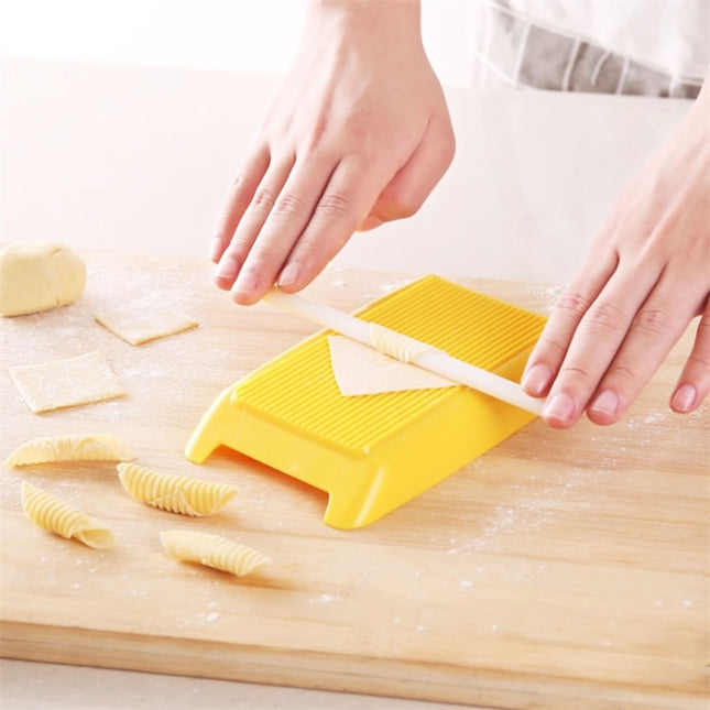 Plastic Pasta Macaroni Board Spaghetti Maker Rolling Pin Mold Kitchen Tool