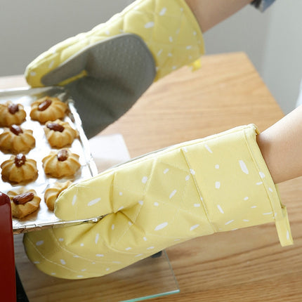 Kitchen Microwave Oven Thickened Silicone Heat-resistant Baking Special Insulation and Anti-scalding Gloves - DealBuddy