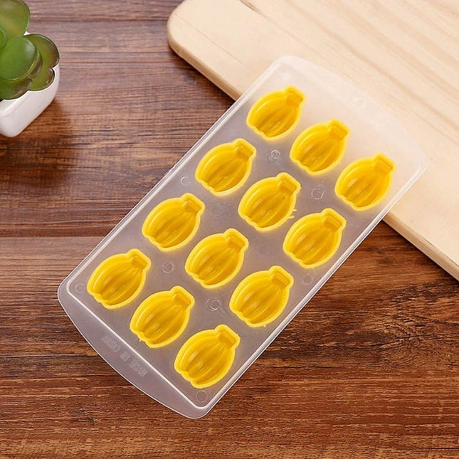 Banana Shaped Silicon Ice Cube Tray / Ice Mold Random Color - DealBuddy